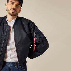 Chaqueta de bombardero personalizada para hombre al por mayor hecha de fábrica con cuello levantado y patrón de letras de invierno disponible a granel - Product Image 3