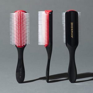 Cepillo Ovalado Rojo Denman D-4 con Material de Nailon - Product Image 3