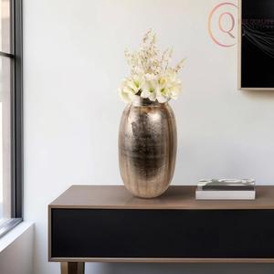 Elegante Florero de Metal Hecho a Mano con Acabado Premium, Diseño Contemporáneo, Colores Personalizables para Decoración del Hogar y Oficina - Product Image 5
