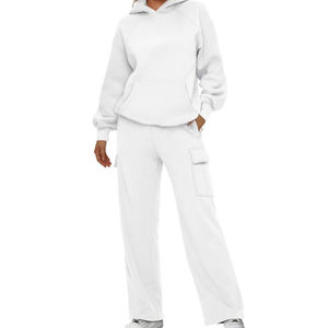 Survêtements avec logo personnalisé costume à capuche en polaire douce ensemble de vêtements de détente en coton chaud pour femmes sweat-shirt avec poches tenue d'hiver à capuche survêtement - Product Image 1