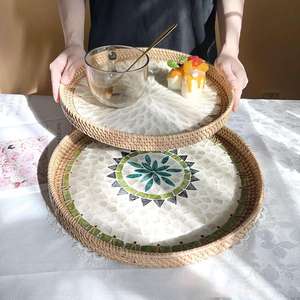 Bandeja de Ratán Tejida Natural, Bandeja Decorativa de Ratán con Mosaico de Perlas para Servir Alimentos y Decoración del Hogar, de Vietnam - Product Image 2