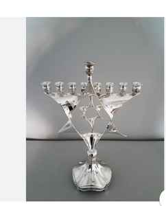 Haute demande, nouveau design, fait main, en satin uni brillant, Menorah à 9 bras, Porte-bougie, Meilleurs chandeliers métalliques pour Hanoucca, Pots à bougies - Product Image 1