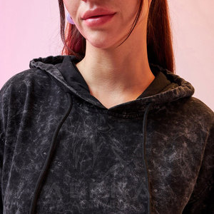 Sudadera con Capucha de Invierno para Mujer, Tejida con Lentejuelas, Color y Diseño Personalizados, Hecho en Pakistán - Product Image 2