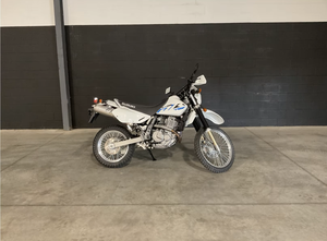 Motocicleta Todoterreno 250cc, Arranque Eléctrico sin Escobillas, Blanca, Doble Propósito, Nueva - Product Image 2