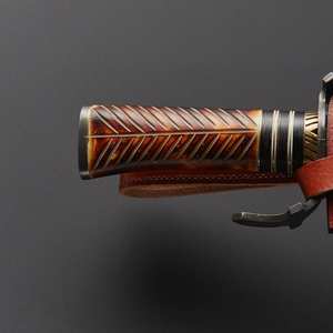 Couteau Bowie de chasse en acier damas fait à la main personnalisé couteau Bowie avec poignée en bois et gaine en cuir fin - Product Image 4