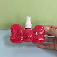 Bouteille de pulvérisation de brouillard d'alcool en plastique en forme d'arc créatif rouge personnalisé 100ml bouteilles de pulvérisation de soins de la peau de corps de visage bouteille de parfum à la maison de voiture