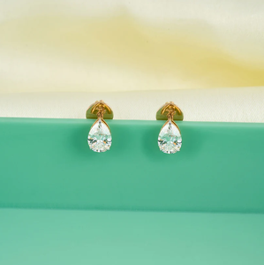 Boucles d'oreilles en diamant en forme de poire rayonnante avec une brillance époustouflante, idéales pour les tenues de soirée ou les bijoux de mariée d'Inde - Product Image 2