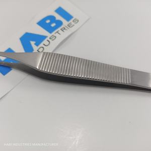 Les pinces à tissu Adson sont des instruments polyvalents utilisés dans une variété de spécialités chirurgicales - Product Image 5