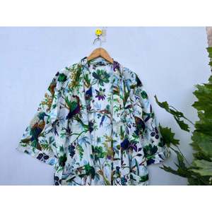 Robe kimono ample en coton à imprimé floral, style demoiselle d'honneur, avec motifs imprimés au bloc - Product Image 3