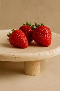 Elegante Soporte para Tartas de Piedra Travertino con Tres Patas Resistentes, Perfecto para Exhibir Postres y Decoración con Estilo, Diseño Natural Hecho a Mano - Product Image 4