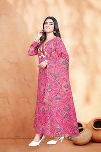 Imprimé Bandhani rose moderne et broderie Kurta avec Dupatta Delta soie et crêpe intérieure-tenue de fête pour les occasions de fête - Product Image 3