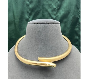 Conjunto de Gargantilla y Aretes de Latón Chapado en Oro de Alta Calidad con Circonita, para Compromiso, Boda y Fiestas, Regalo para Mujer - Product Image 1