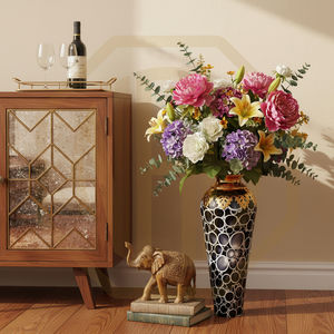 Jarrón de Flores de Hierro Estilo Costero, Diseño Nórdico en Gris y Negro, Decoración de Lujo Hecha a Mano para Hogar u Oficina, Cuello Repujado Chapado en Oro - Product Image 3