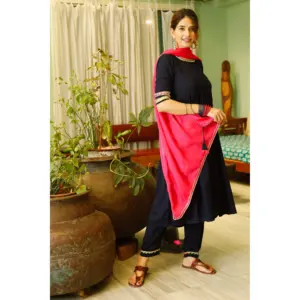 ชุดสูทผ้ากอตต้าสีน้ำเงินปรัสเซียสำหรับผู้หญิง - Product Image 2