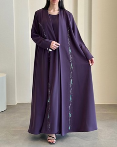 Abaya de Dubaï ouverte brodée élégante pour femme, en soie infroissable, légère, de qualité supérieure, pour tenue formelle ou décontractée, robe islamique longue et stylée - Product Image 2