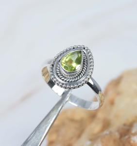 Peridot Cabochon Piedra preciosa natural Sólido 925 Plata esterlina Anillo hecho a mano Joyería Plata esterlina 925 Anillo estampado Joyería - Product Image 4