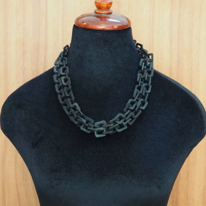 Collar de Lujo Hecho a Mano con Cuerno de Búfalo, Joyería Natural y Sostenible para Mujer, Alta Calidad - Product Image 1