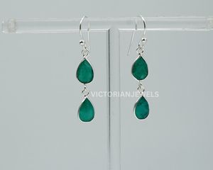 925 Plata de ley sólida facetada verde esmeralda mayo mes piedra natal dos piedras gancho pendiente - Product Image 2