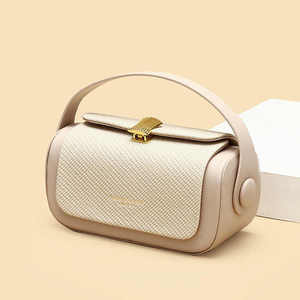 กระเป๋าแฟชั่นผู้หญิงแบบใหม่ ทรงกล่อง ผิวสัมผัสพิเศษ สะพายข้างหรือถือได้ พร้อมสายสะพายไหล่เดี่ยว มีจำหน่ายในราคาที่เข้าถึงได้ในสหรัฐอเมริกา - Product Image 3