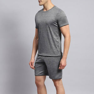 Conjunto de camiseta y pantalones cortos para hombre, conjunto de pantalones cortos a juego, ropa transpirable de verano, material de algodón, conjunto de 2 piezas para hombre, conjunto deportivo. - Product Image 4