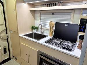 Exclusiva Caravana Mini Pop-up Moderna Usada en Venta, 4x4, 4 Plazas, Impermeable, Suspensión Independiente, Estilo Moderno, RV - Product Image 6