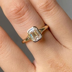 Anillo de Compromiso y Boda para Mujer, Hecho a Mano, Oro Amarillo de 14K, Corte Asscher, Zirconia de 3CT, Solitario con Engaste de Puntas, Personalizable, Regalo para Fiesta - Product Image 1