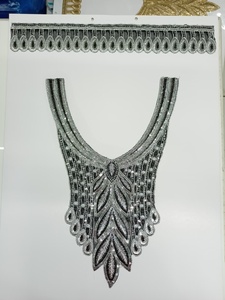 Patchs de cou brodés de qualité supérieure pour la décoration de vêtement Appliques de décolleté personnalisables pour vêtements ethniques et occidentaux fabriqués en 100% - Product Image 2
