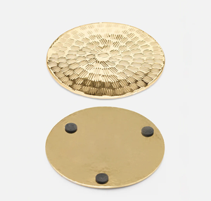 Posavasos de Latón Martillado, Diseño Exclusivo Redondo, Grabado en Blanco, Borde de Latón de Lujo, Tapete para Taza de Té, Hecho a Mano, Ecológico, Logotipo Personalizado - Product Image 1