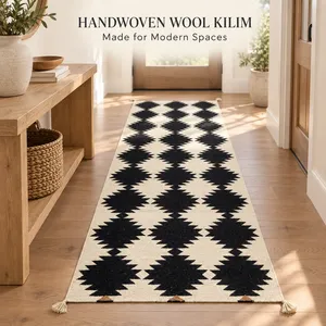 Tapis de couloir Kilim en laine tissé à la main noir et ivoire, taille personnalisée, antidérapant, design tissé - Product Image 1