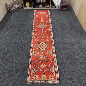 Tapis turc vintage traditionnel 2,5x12,1 pieds, tapis en laine écologique avec envers en latex, design patchwork Herki orange - Product Image 1
