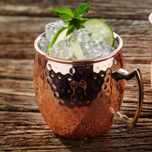 Tasses en cuivre de qualité supérieure parfaites pour servir des cocktails authentiques et des tisanes pour chaque cuisine avec de la paille - Product Image 2