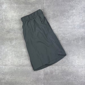 Ensemble 2 pièces boutonné personnalisé pour hommes Veste et short en polyester et nylon avec fermeture éclair Survêtement court coupe-vent Survêtement respirant - Product Image 6