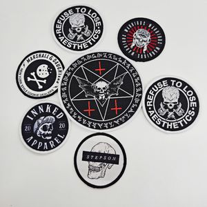 Écussons tissés personnalisés avec logo pour vestes et vêtements, motifs alphabet/fleurs, écologiques, à coudre, fabriqués au Pakistan, MOQ 50 pièces - Product Image 3