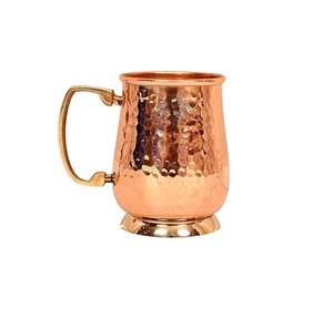 Mug mule minimaliste en cuivre aux lignes épurées et à l'extérieur brillant conçu pour les thèmes des bars modernes et les moments de boisson élégants - Product Image 3
