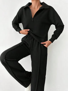 Ensemble deux pièces pour femmes, survêtements personnalisés pour femmes, ensemble coordonné minimaliste noir, tissu doux, pantalon à cordon de serrage, coupe décontractée, style streetwear - Product Image 4