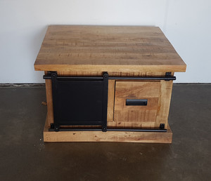 Nouvelle table basse industrielle en bois massif, buffet de style farmhouse, meuble de salon fait main et écologique - Product Image 1