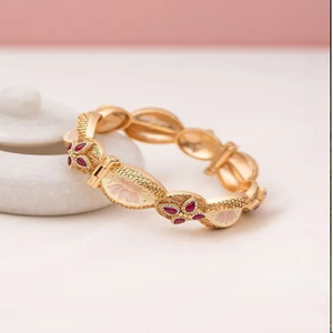 Brazalete de latón tradicional del sur de la India con el detalle perfecto - Product Image 3