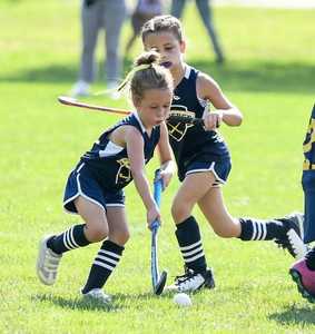 Kit de maillot de hockey sur gazon professionnel pour enfants Logo personnalisable Taille Matériau Style Vêtements de hockey personnalisables pour jeunes joueurs - Product Image 3
