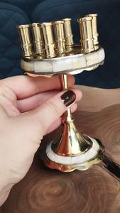 Candelabro de Latón Pulido, Soporte Hecho a Mano con Diseño Personalizado para Decoración del Hogar, Acabado Ideal para Templos Domésticos - Product Image 3