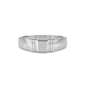 Bague sophistiquée à deux tons pour homme avec un design en grappe de diamants en forme de princesse pour un look classique et contemporain - Product Image 1
