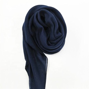 Écharpe en tissu de coton personnalisée de haute qualité pour les femmes respirant léger solide couleur unie Style de mode vêtements quotidiens femmes écharpe - Product Image 5