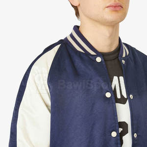 Veste classique en satin pour hommes pour les sports d'hiver ou le style de rue avec logo côtelé et imprimé - Product Image 4