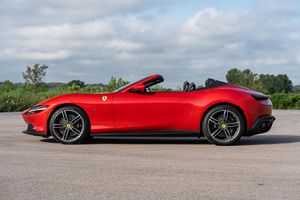 FERRARI Roma Spider 2024, Gasolina, Bajo Kilometraje - Product Image 3