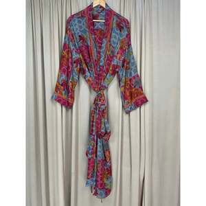 Vestido Kimono de Seda Reciclada Estilo Boho Chic Vintage para Mujer, Ideal para la Playa, Resort, Casa o como Bata de Baño - Product Image 5