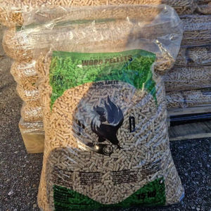 Pellets de Madera de Pino, Roble y Acacia de 6 mm al Mejor Precio del Mercado para Estufas y Sistemas de Calefacción, Briquetas de Aserrín, Astillas de Leña en Bolsas - Product Image 1