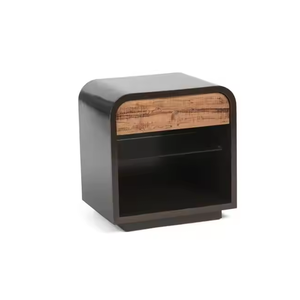 Table de chevet en bois massif de qualité supérieure avec une finition chaleureuse et un design élégant pour compléter les chambres traditionnelles et modernes - Product Image 1