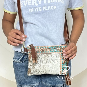 กระเป๋าสะพายขนาดเล็กลายดอกไม้หนังวัวแท้หนังวัวแท้น้ำหนักเบามีสายคล้องข้อมือสำหรับผู้หญิง - Product Image 1