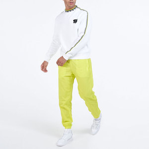 Conjunto Deportivo Ligero y Transpirable para Invierno, Estilo Casual, Tela Suave con Diseño Moderno y Minimalista - Product Image 1