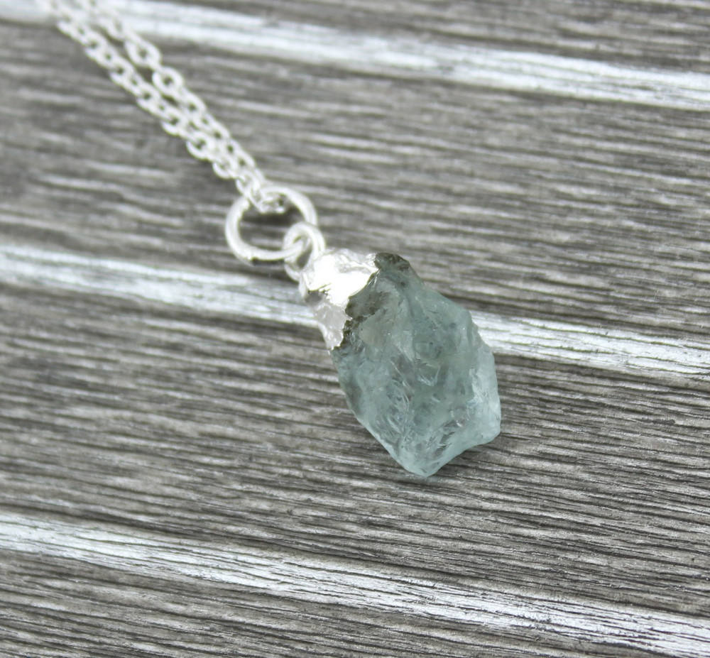 สีเขียวน้ำทะเล