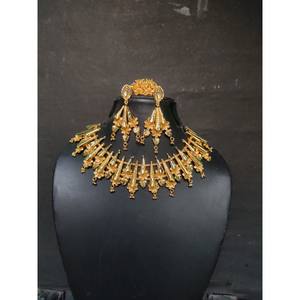 Calidad asegurada 22K chapado en oro collar pendientes anillo conjunto con estilo de lujo conjunto de joyas para la venta por los exportadores - Product Image 1